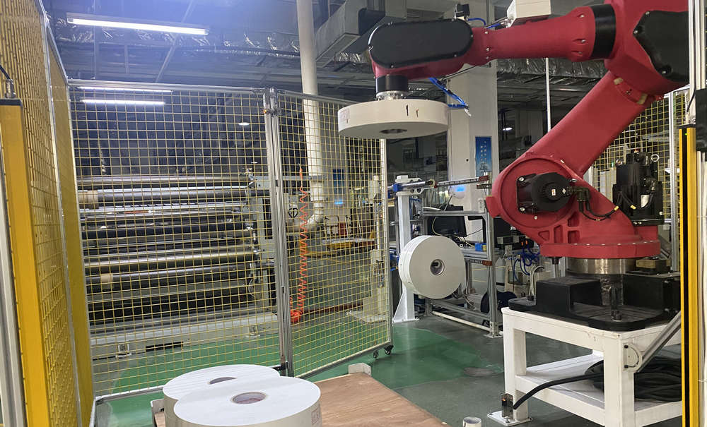  喜讯！尊龙中国官网成功生产出第一台全自动贴标码垛机