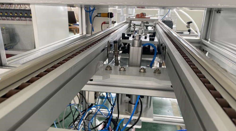 热烈庆贺尊龙中国官网研发的喷胶线正式投入生产